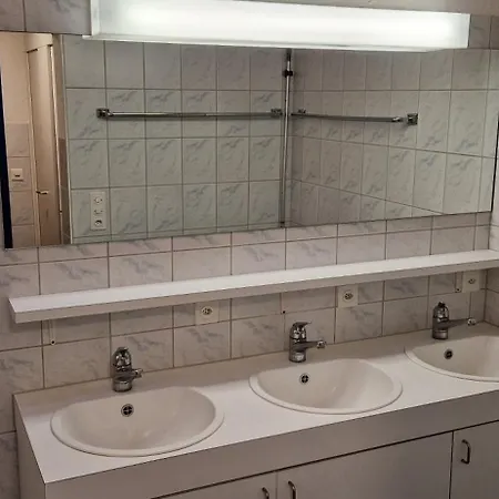 Geräumige Für Familien Und Gruppen 9 Betten * Schluein