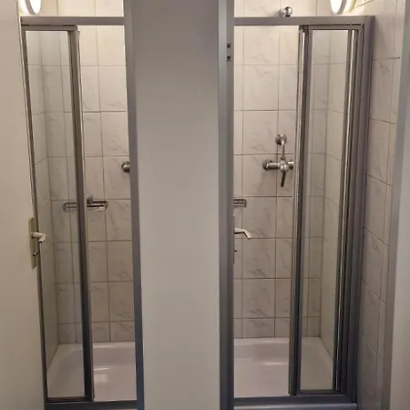 Geraeumige Fuer Familien Und Gruppen 9 Betten * Schleuis